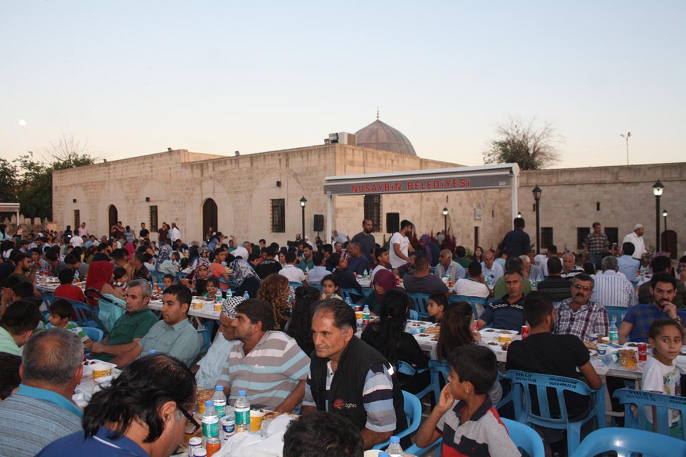 Nusaybin Belediyesinden iftar programı Nusaybin Belediyesinden iftar programı